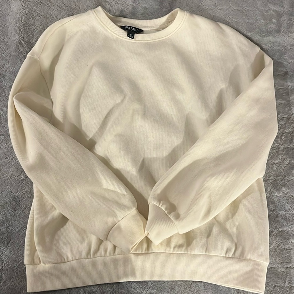 yellowish white sweater or long sleeve